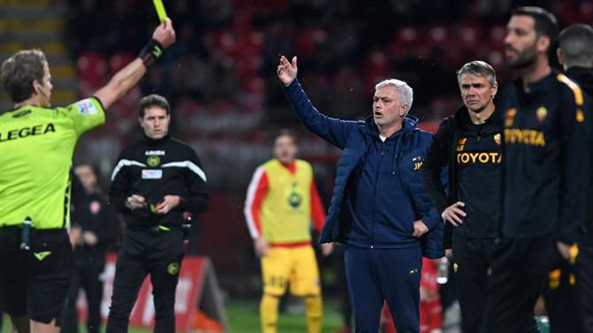 Críticas ao árbitro valem novo castigo a José Mourinho
