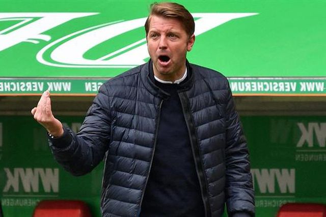 Wolfsburgo anuncia substituto de Van Bommel