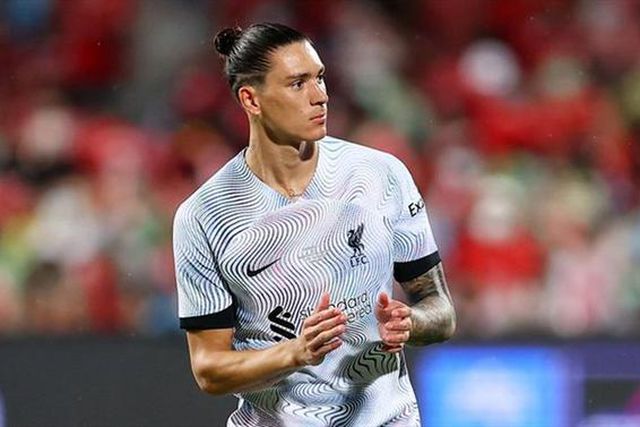 Liverpool vence mas Darwin só joga 33 minutos