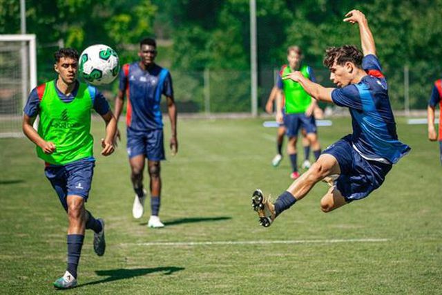 Há um 'miúdo' a dar cartas em Barcelos!
