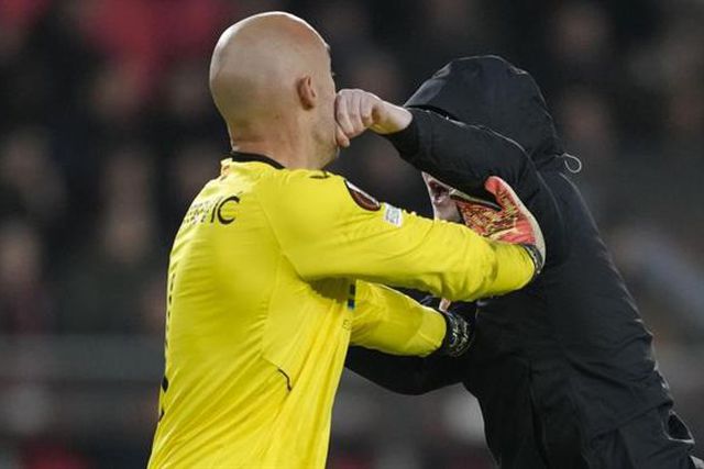 Adepto que tentou agredir guarda-redes condenado a prisão