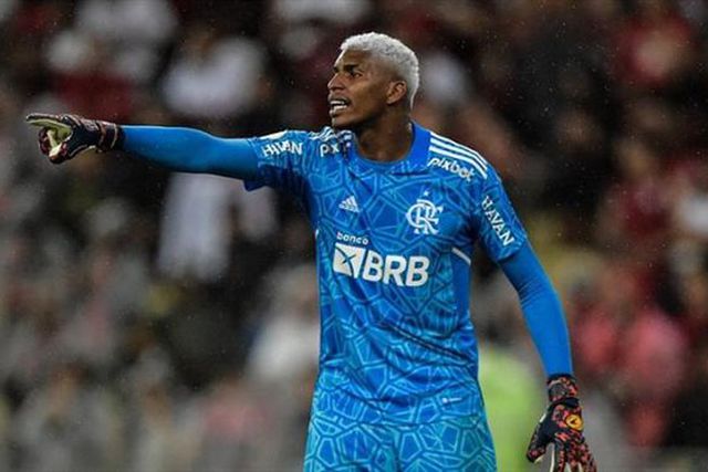 Guarda-redes que foi apontado ao Benfica justifica-se após ‘like’ em publicação a gozar com o Flamengo
