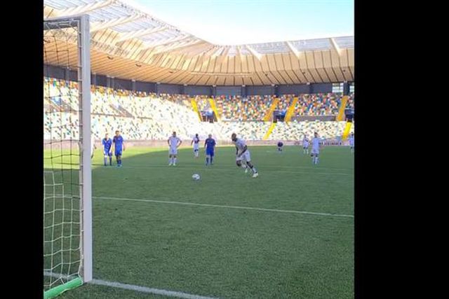 Beto faz póquer em vitória das antigas (vídeo)