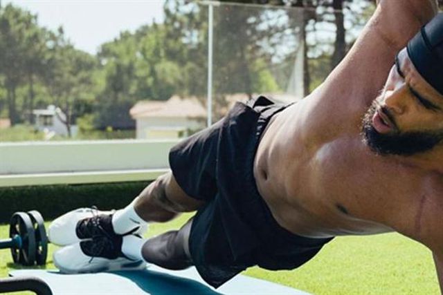 St. Juste não folga e trabalha a dobrar… em casa (fotos)