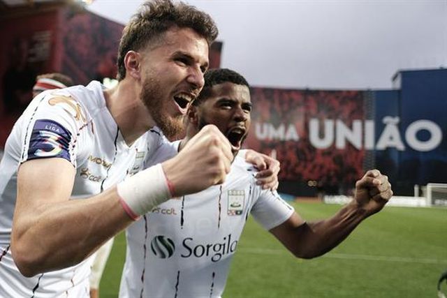 Dénis Martins renova até 2024