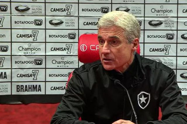 Antigo craque do FC Porto mais perto de Luís Castro