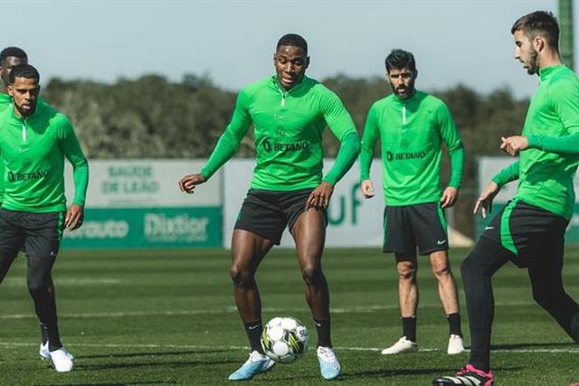 Amorim chama jovem guarda-redes