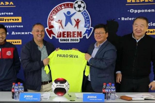 Entregar bilhetes à polícia para receber compras