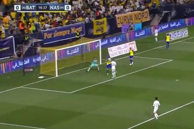 VAR reverte decisão e Ronaldo a perder frente ao último (vídeo)