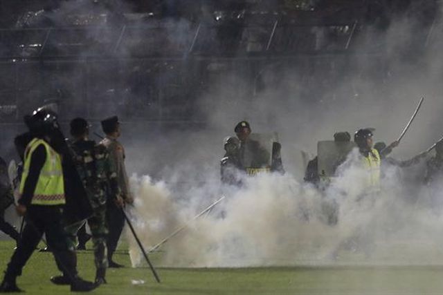 Prisão para dois organizadores do jogo que acabou com 135 mortos