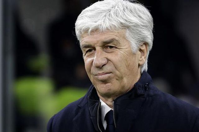Gasperini foi insultado por adeptos do Milan… e respondeu a atirar uma sanduíche (vídeo)