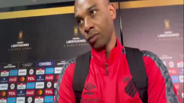 Fernandinho aconselha alvo do Benfica (Bento) a ir para a Europa e a demorar para voltar