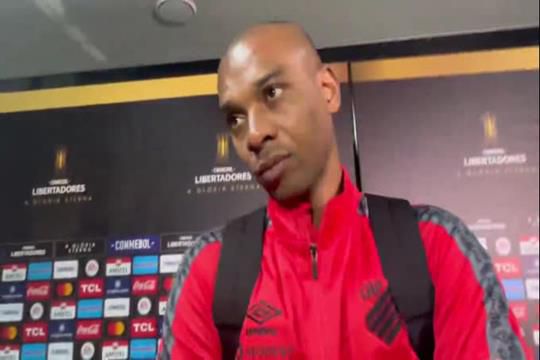 Fernandinho aconselha alvo do Benfica (Bento) a ir para a Europa e a demorar para voltar