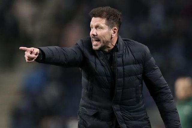 «Não foi contacto para um jogador de 1,94 metros desmaiar...»