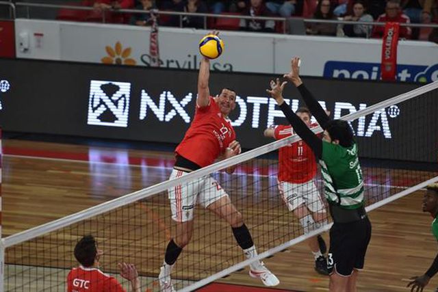 Benfica vence Sporting na negra