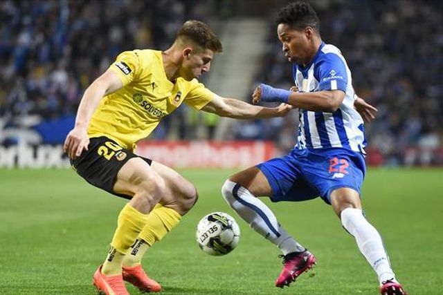 Dragões atentos a lateral do Rio Ave