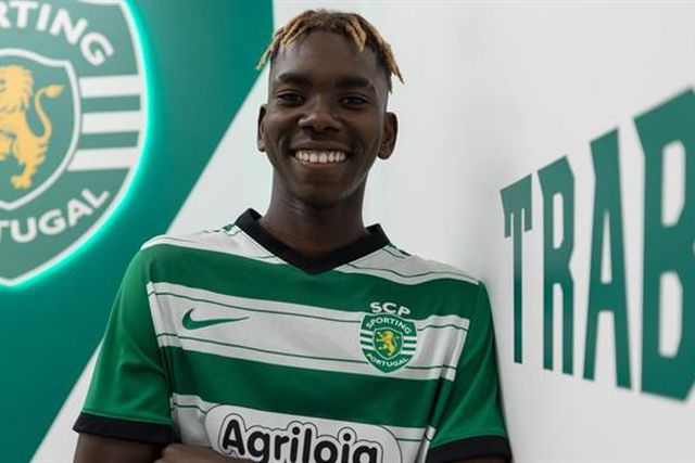 Jovem lateral assina contrato de formação e inspira-se em Esgaio: «Está sempre ligado ao jogo»