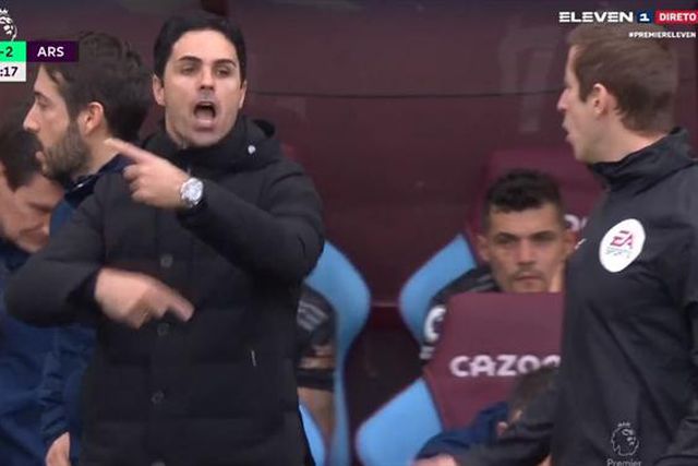 Arteta goza com árbitro mas escapa a cartão (vídeo)