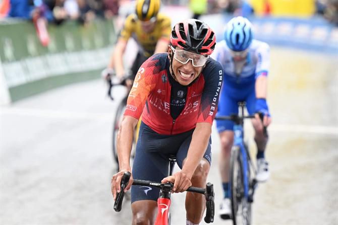 Egan Bernal celebra como 'teste de vida' o regresso ao Tour