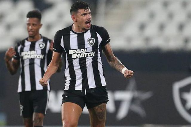 Mira a tudo o que mexe: Tiquinho também é alvo saudita!