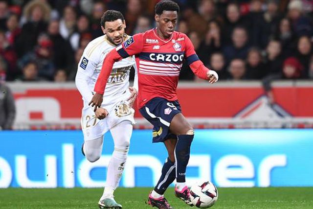 Autogolo português não impede vitória do Lille, de Paulo Fonseca (que foi expulso)