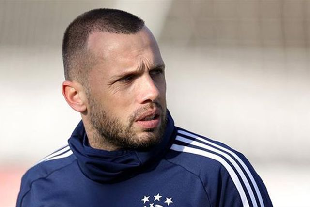 Heitinga vai ser o treinador até ao final da época