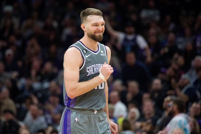 Sabonis, colega de Neemias nos Kings, renovou por €199 milhões