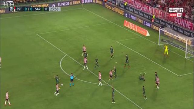 Dói só de ver: avançado do Estudiantes perdeu três dentes após choque violento