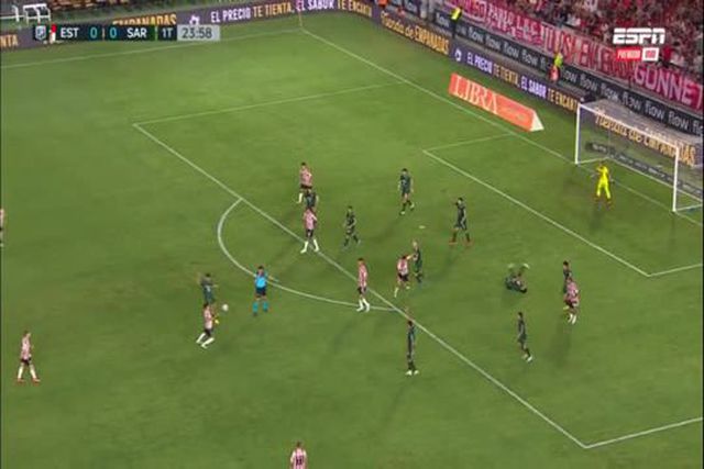 Dói só de ver: avançado do Estudiantes perdeu três dentes após choque violento