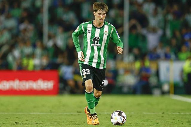 Jurásek chegou mas em Espanha apontam mais um lateral à Luz