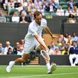 Medvedev vence jogo de dois dias em Wimbledon