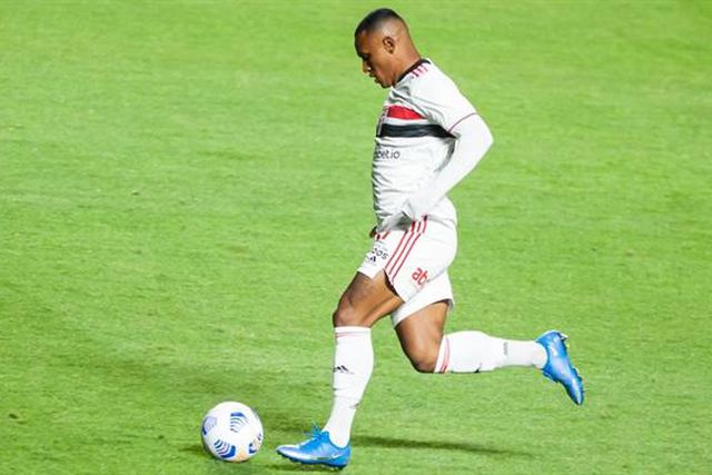 Arsenal perto de contratar avançado ao São Paulo