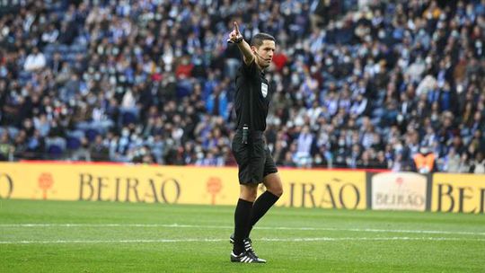 Conhecidos os árbitros para os jogos de FC Porto e Sporting