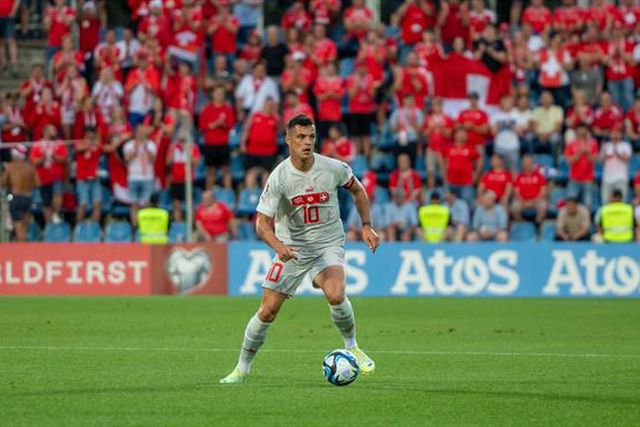 Grimaldo vai ter 'águia negra' oriunda de Londres como colega