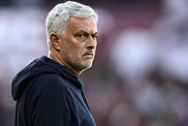 Mourinho em protesto renuncia ao cargo de membro do UEFA Football Board