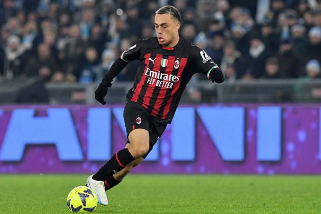 Oficial: duas saídas