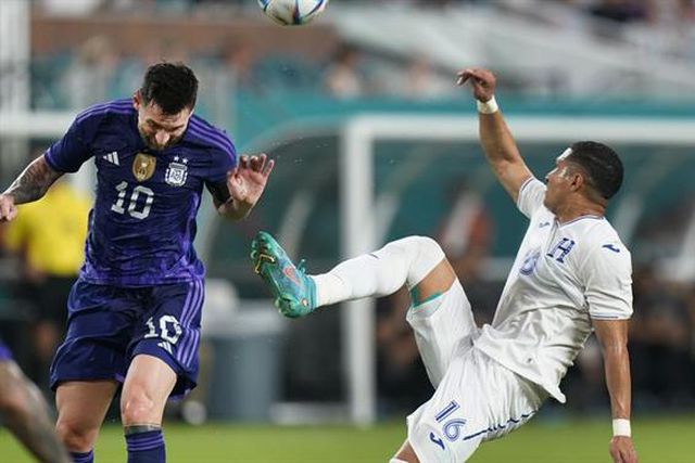 «Messi perguntou-me: ´Vais seguir-me o jogo todo´? Pedi-lhe logo a camisola»