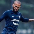 Dani Alves apresenta nova versão e diz ser «vítima»: «Ela atirou-se a mim...»