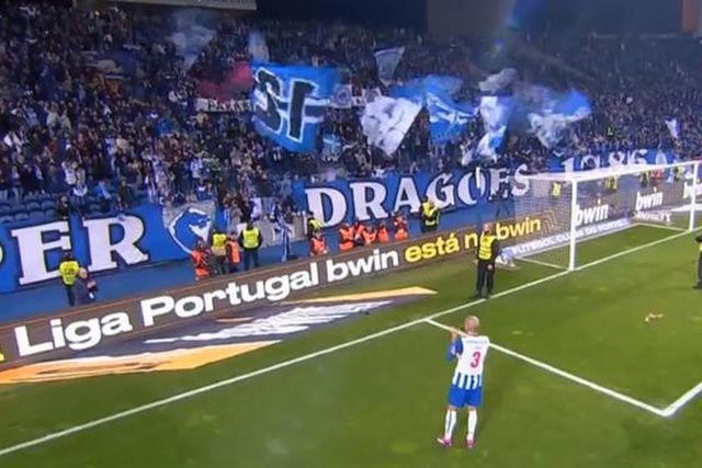 O FC Porto perdeu, mas no final houve momento arrepiante com Pepe e os adeptos (vídeo)