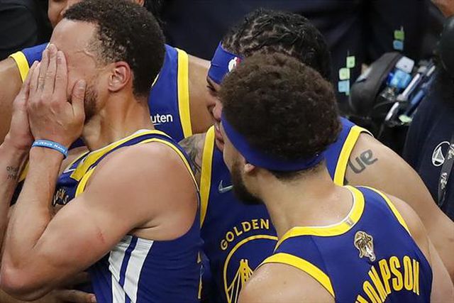 Lakers, sem LeBron, vencem Warriors, com Curry