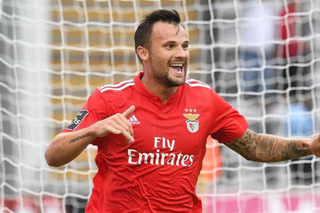 Seferovic rescinde e assina pelo Al Wasl