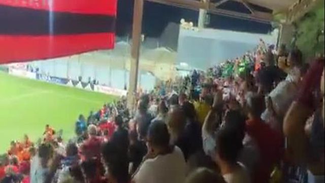 Jogo entre Hamrun Sparta e Maccabi Haifa, da 1.ª eliminatória de qualificação para a Liga dos Campeões, foi interrompido devido a confrontos entre adeptos na bancada
