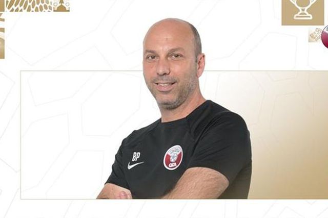 Oficial: Uribe tem novo treinador português