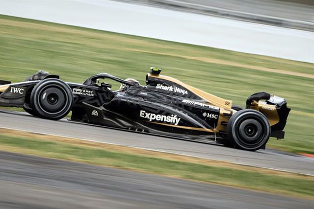 Brad Pitt acelera em Silverstone  no monolugar da escuderia APXGP!