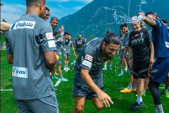 Rúben Neves já se treina sob as ordens de Jesus e teve de ir à praxe (vídeo e fotos)