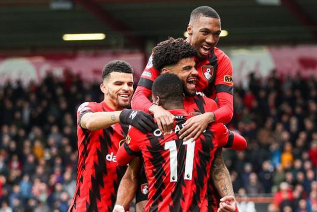 Após 7-0 ao Man. United: Liverpool perde com o último (veja o golo e o penálti falhado)