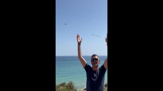 Conceição teve surpresa nas férias… e celebrou com charuto