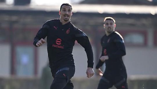 Ibrahimovic afina pontaria (video)