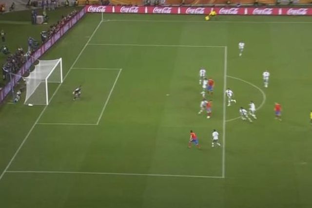 Foi há 13 anos que este fora de jogo escandaloso atirou Portugal para fora do Mundial (vídeo)