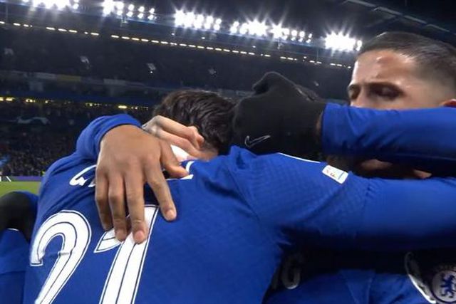 Sterling empata a eliminatória (vídeo)